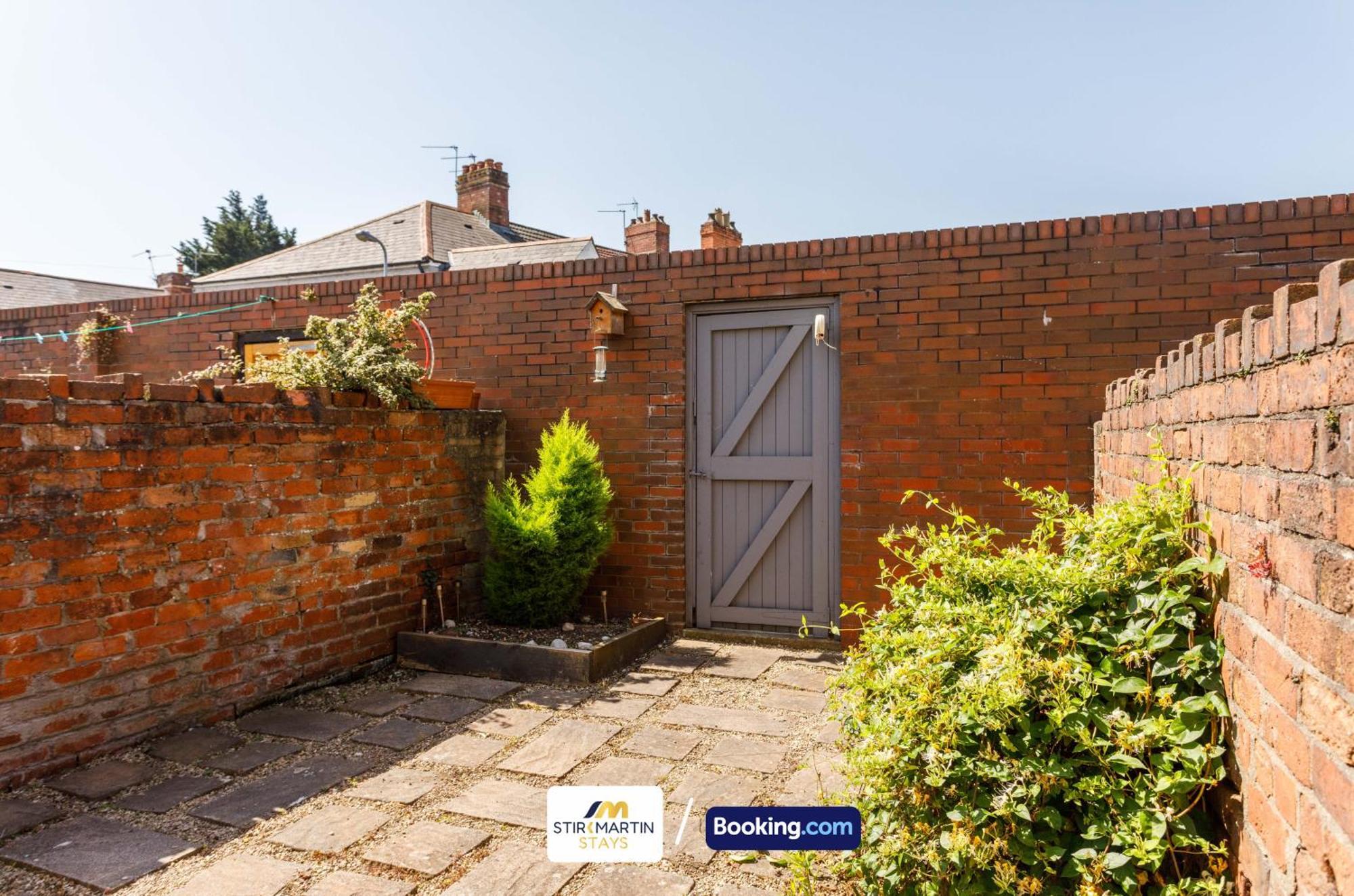 Comfy 3Bed House By Stirkmartin Stays Short Lets & Serviced Accommodation Cardiff With Free Parking & 8Mins To City Centre Exterior foto