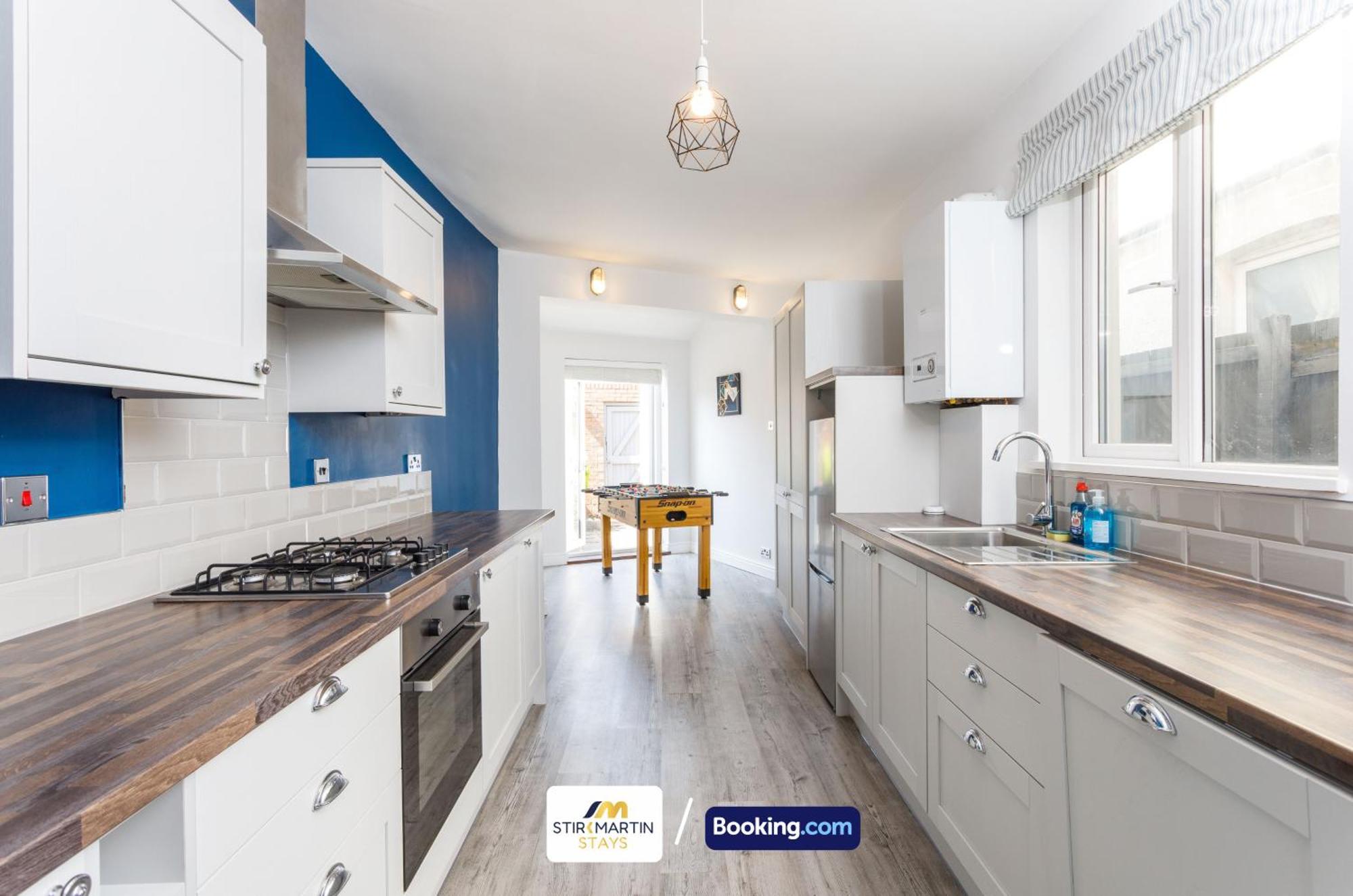 Comfy 3Bed House By Stirkmartin Stays Short Lets & Serviced Accommodation Cardiff With Free Parking & 8Mins To City Centre Exterior foto