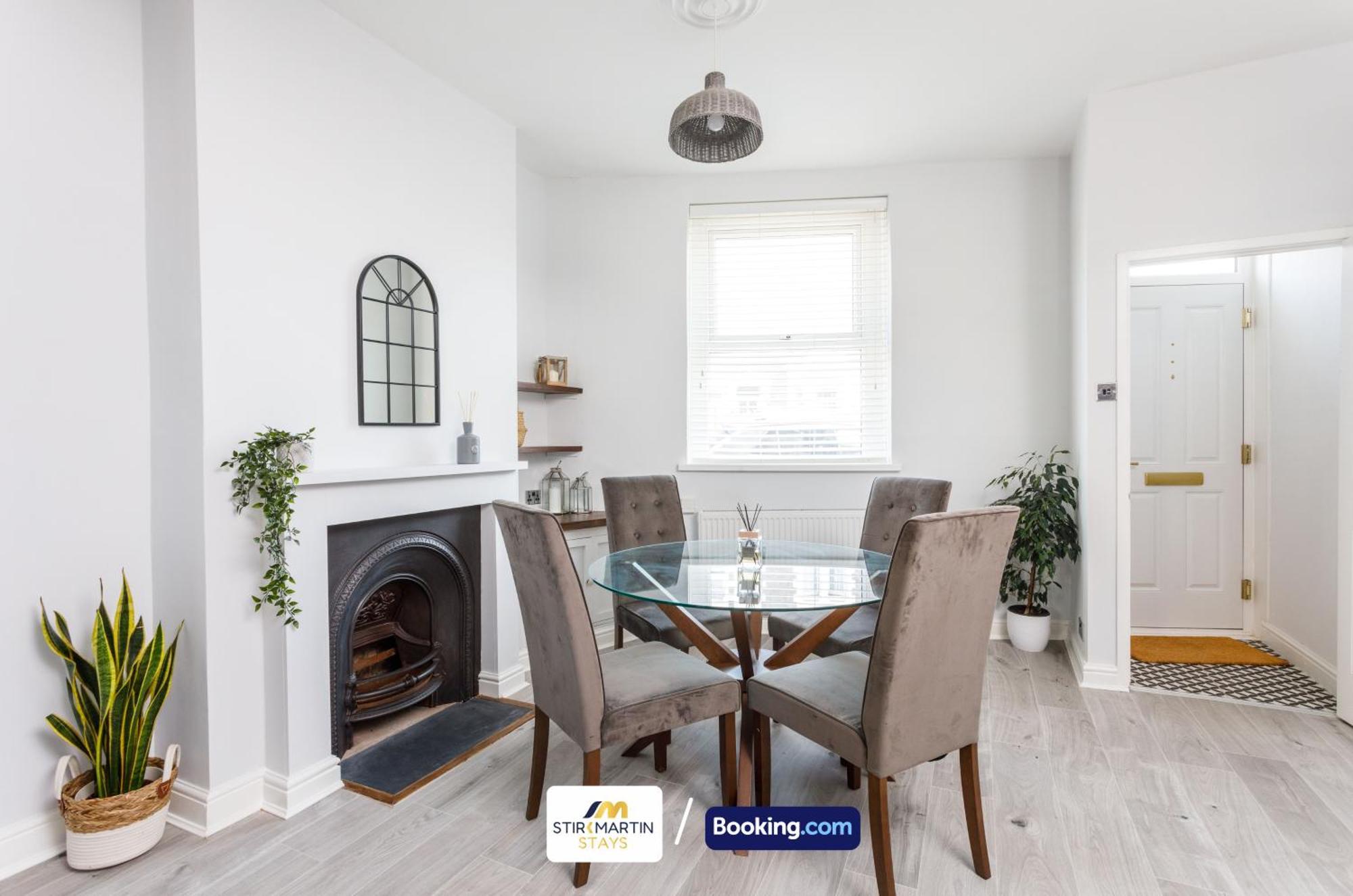Comfy 3Bed House By Stirkmartin Stays Short Lets & Serviced Accommodation Cardiff With Free Parking & 8Mins To City Centre Exterior foto