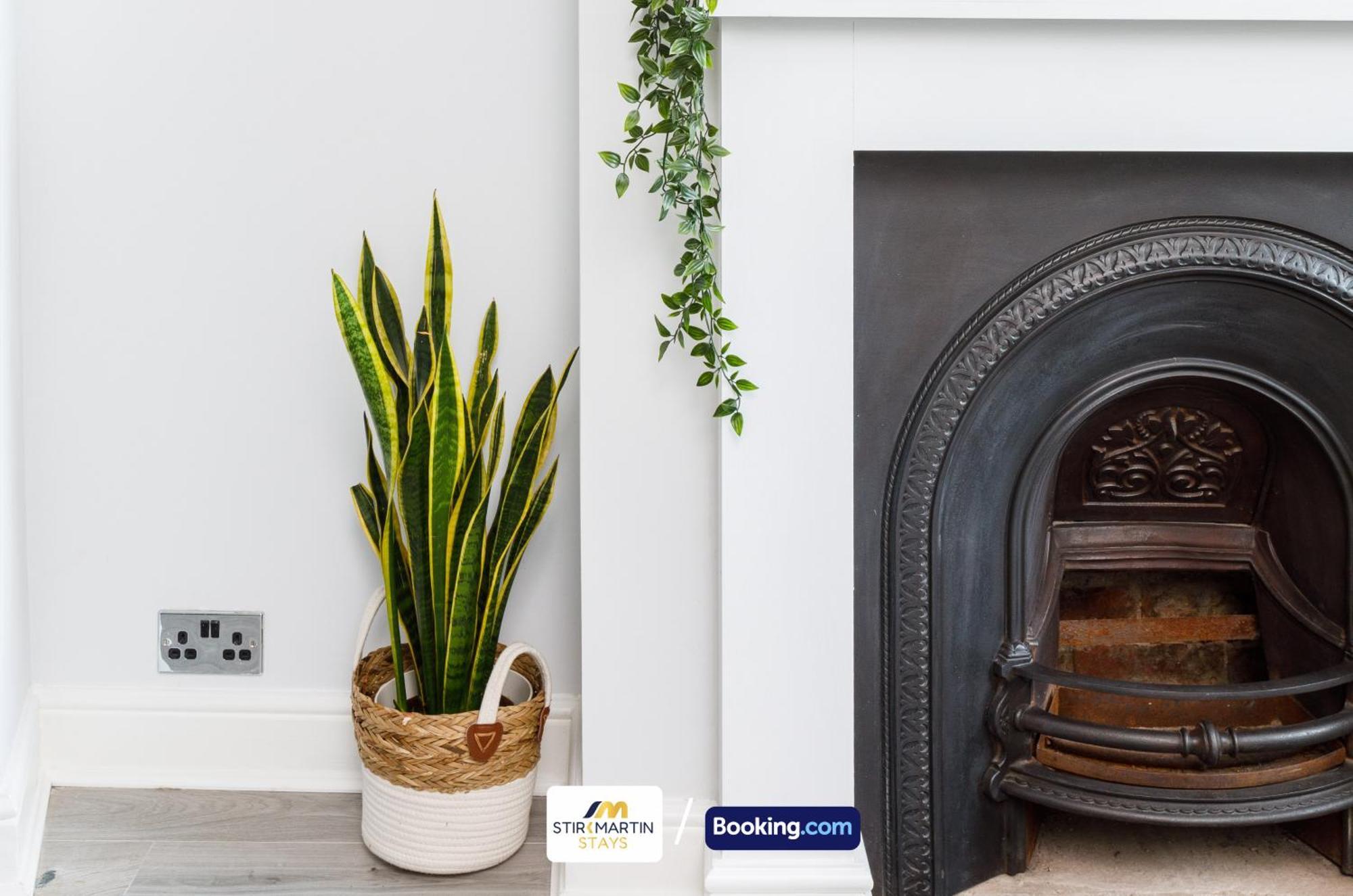 Comfy 3Bed House By Stirkmartin Stays Short Lets & Serviced Accommodation Cardiff With Free Parking & 8Mins To City Centre Exterior foto