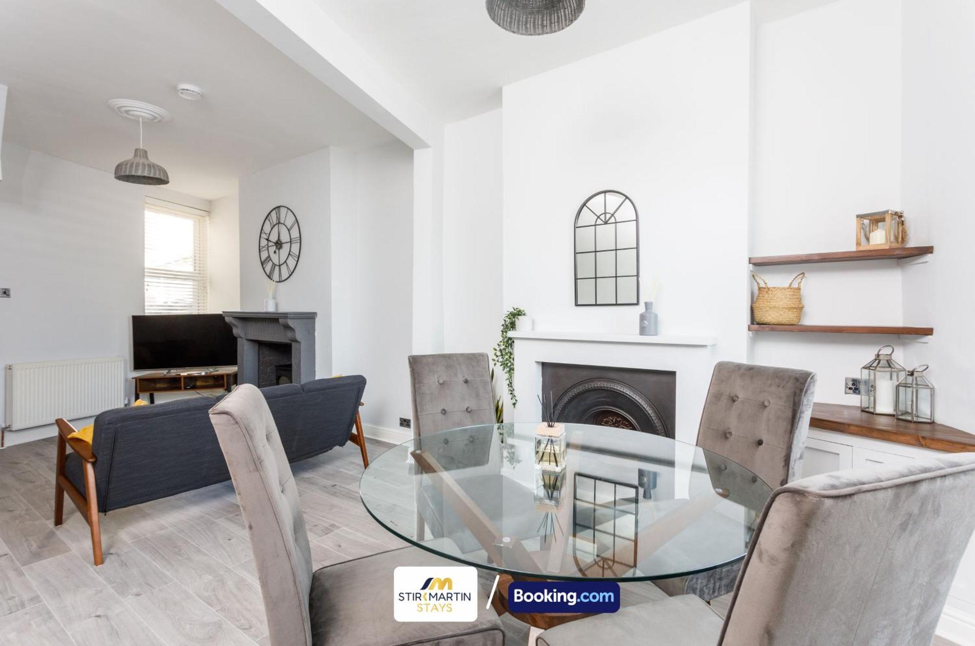Comfy 3Bed House By Stirkmartin Stays Short Lets & Serviced Accommodation Cardiff With Free Parking & 8Mins To City Centre Exterior foto