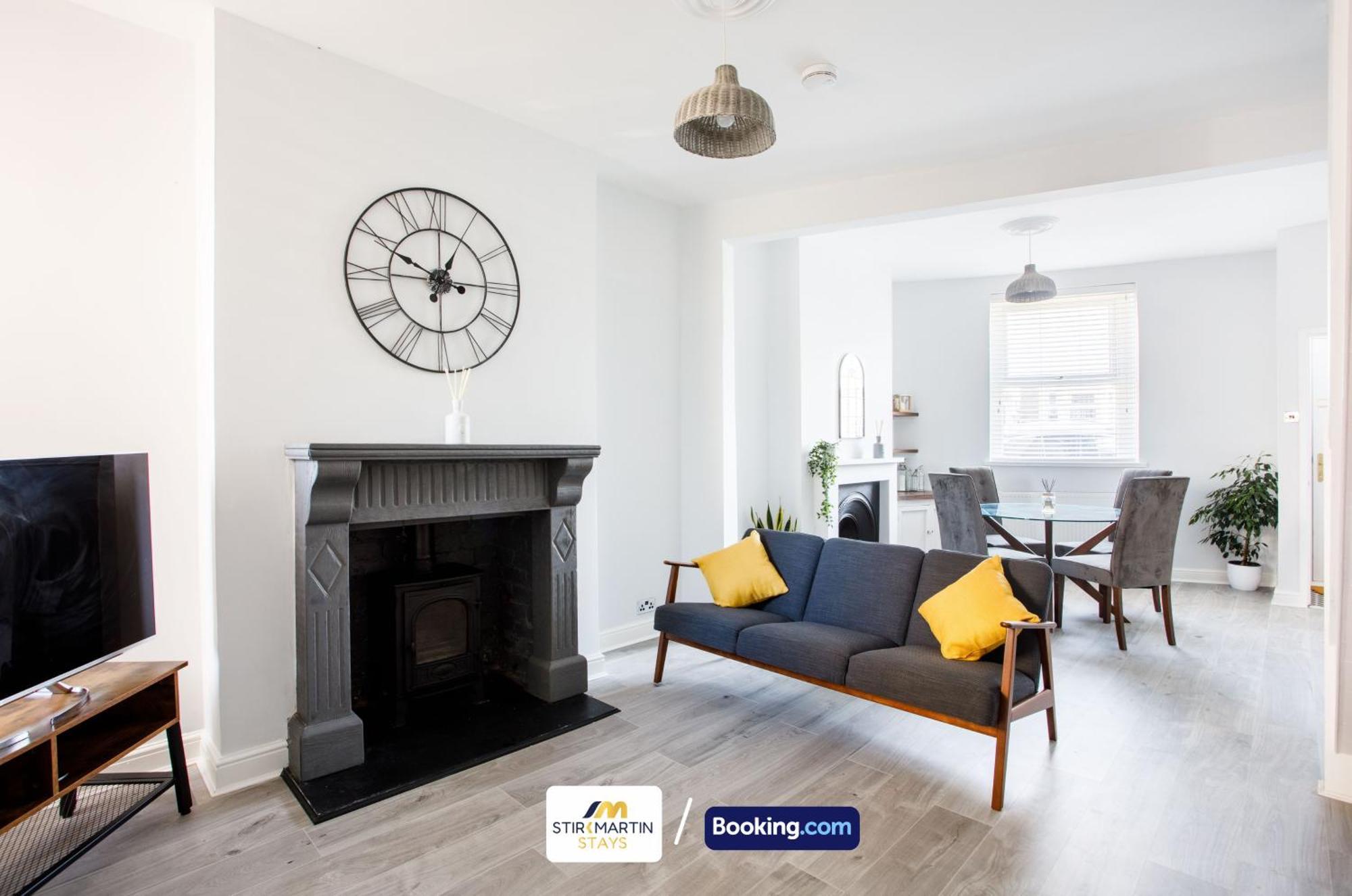 Comfy 3Bed House By Stirkmartin Stays Short Lets & Serviced Accommodation Cardiff With Free Parking & 8Mins To City Centre Exterior foto
